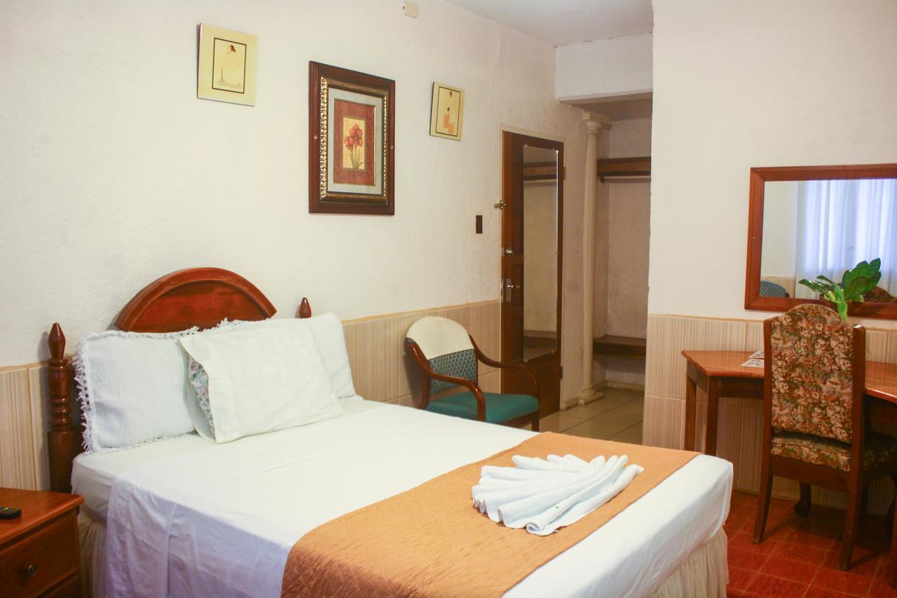Hotel Maya Corozal Exteriör bild